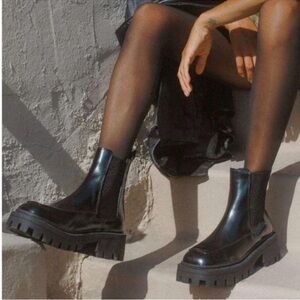 Platform Urban Outfitters Chrissy Square Toe Chelsea Boot Black Size 7